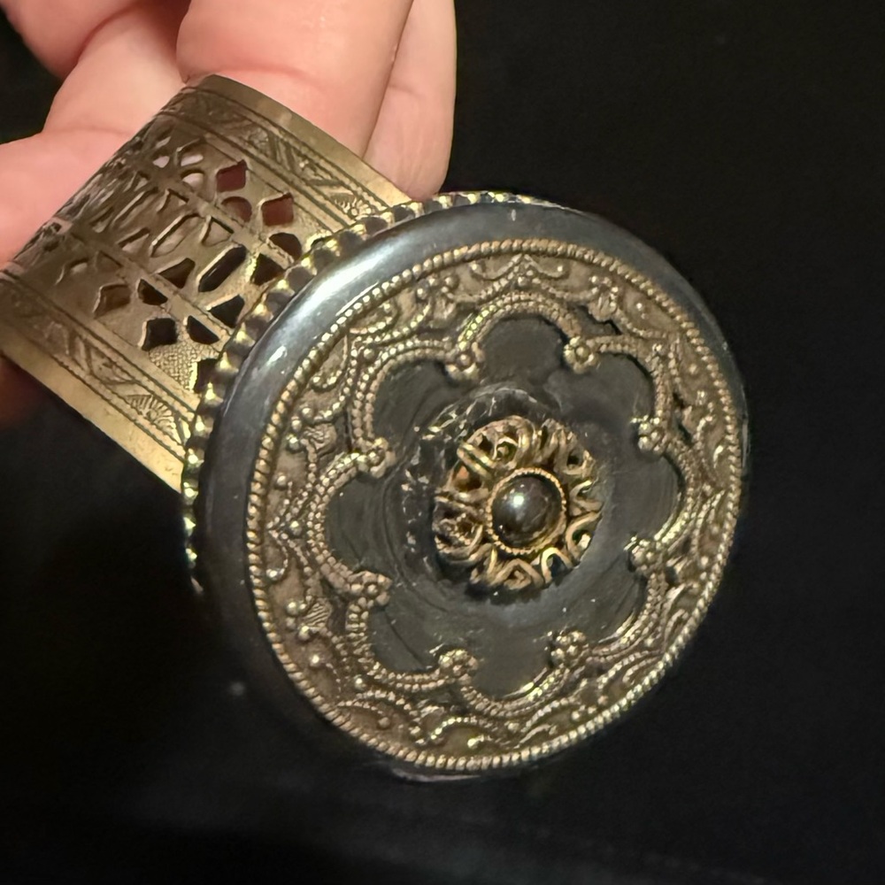 Beautiful Jan Michaels Antiqued Gold Tone Filigree Hematite Cuff Bracelet